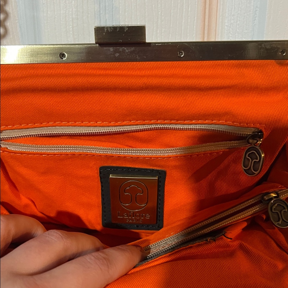 Elegant Black Chain Shoulder Bag - Picture 3 of 3